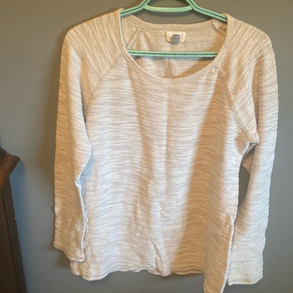 Old Navy Tops - 💜Old Navy Sweater Worn with love, with still a lot of wear left☺️.